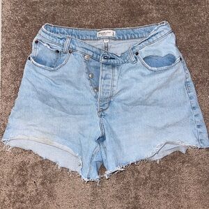 Abercrombie Curve Love The Dad Short High Rise Asymmetric Waist Size 10 blue